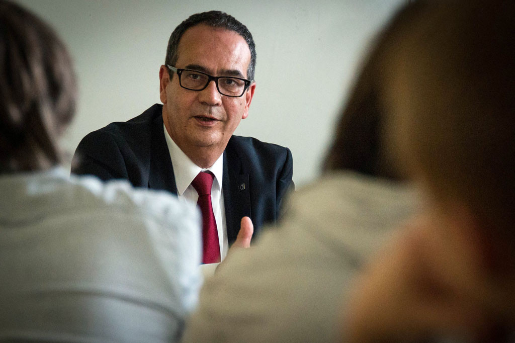 Georg Streiter in front of the class.