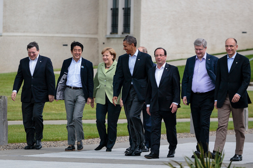 The heads of state and government enjoy a stroll.