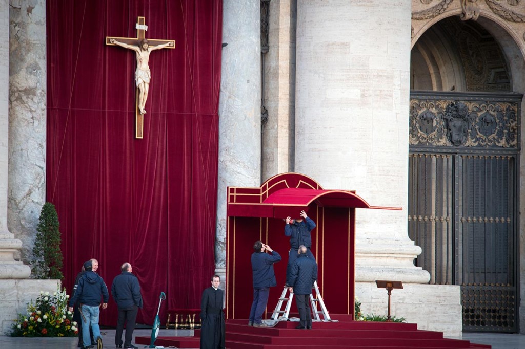 Vatican staff busy with the final preparations on St. Peter's Square