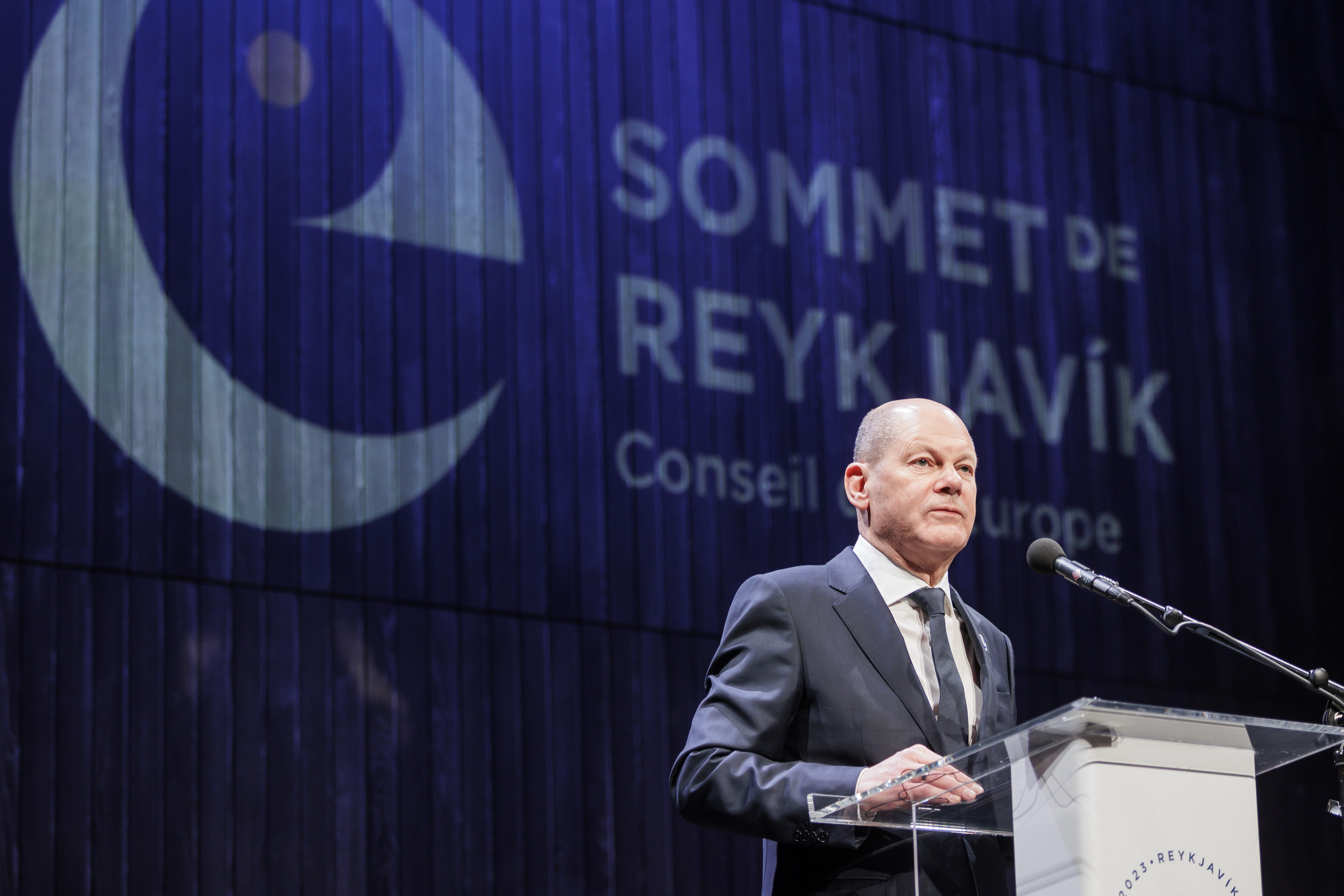 Federal Chancellor Scholz delivering a speech at the Council of Europe Summit.