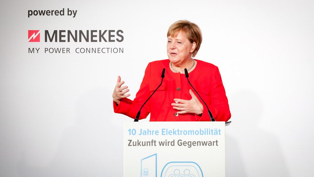 Deutschland, Berlin am 27.9.2018 Rede der Bundeskanzlerin Angela Merkel anlässlich des Symposiums '10 Jahre Elektromobilität - Zukunft wird Gegenwart' der Mennekes GmbH & Co. KG 2018.