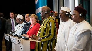 Bundeskanzlerin Angela Merkel bei einer Pressekonferenz nach einem Treffen mit den Staatspräsidenten der G5-Sahel-Staaten.