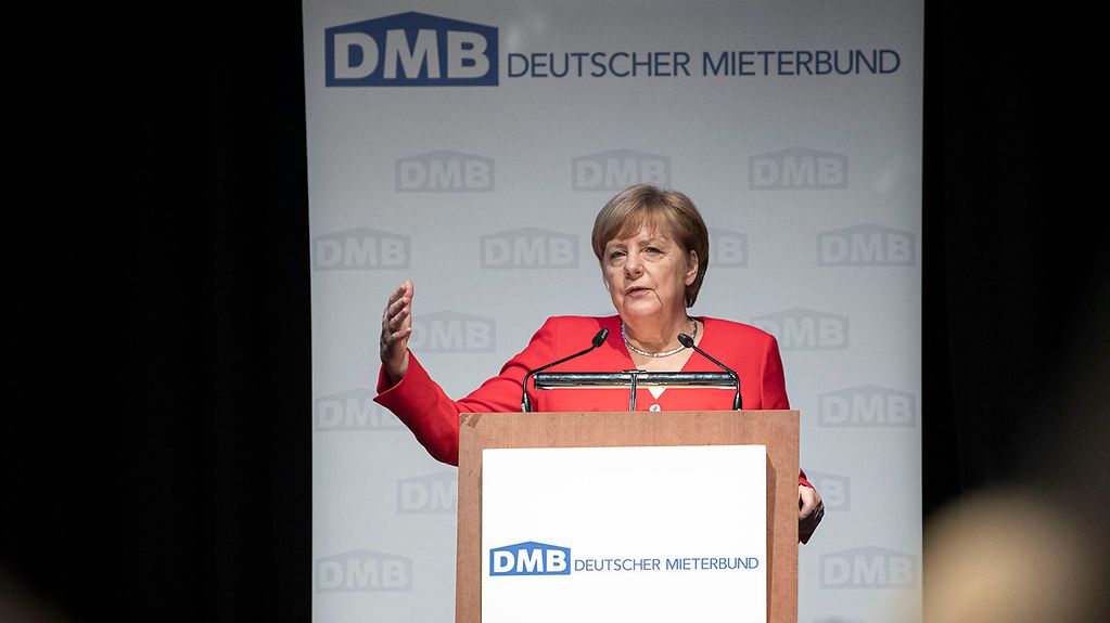 Bundeskanzlerin Angela Merkel spricht auf dem Deutschen Mietertag.