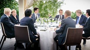 Bundeskanzlerin Angela Merkel beim G7-Gipfel während eines informellen Abendessens.