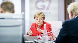 Bundeskanzlerin Angela Merkel mit den G7-Staatschefs während der ersten Arbeitssitzung.