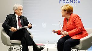 Bundeskanzlerin Angela Merkel im Gespräch mit Chiles Präsident Sebastian Piñera.