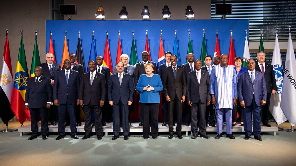 Gruppenfoto der "Compact with Africa"-Konferenz.