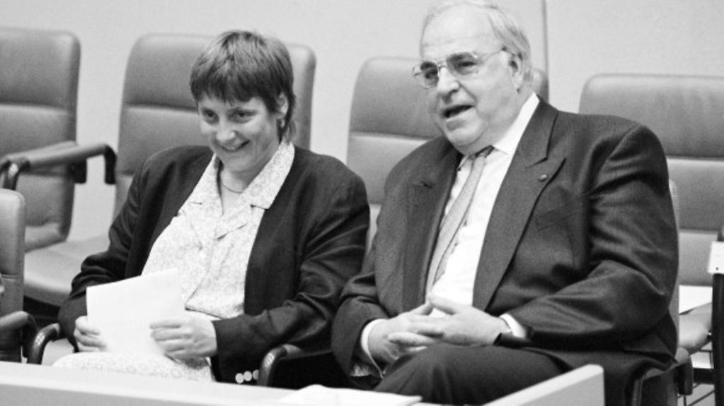 Helmut Kohl und Angela Merkel während einer Bundestagssitzung 1992