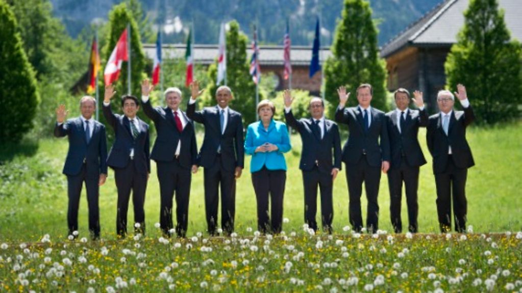 Familienfoto der G7-Staats- und Regierungschefs: EU-Ratspräsident Tusk, Japans Premierminister Abe, Kanadas Premier Harper, US-Präsident Obama, Kanzlerin Merkel, Frankreichs Präsident Hollande, Großbritanniens Premier Cameron, Italiens Ministerpräsident …