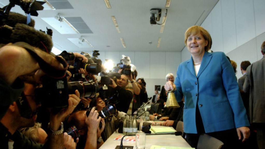 CDU-Vorsitzende Angela Merkel 2005 vor der CDU/CSU-Fraktionssitzung