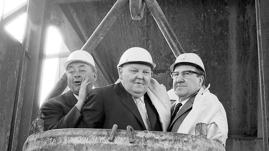Ludwig Erhard (centre, sitting in a tub) on a visit to a coal mine in 1965 (right: Franz Meyers, the Minister-President of North Rhine-Westphalia)