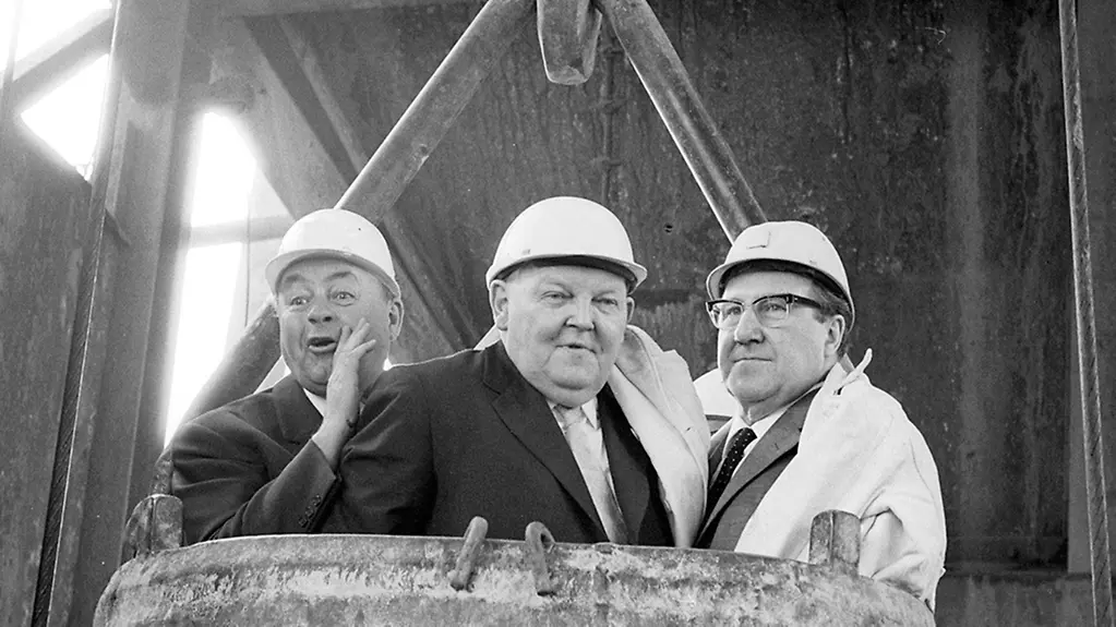 Ludwig Erhard (centre, sitting in a tub) on a visit to a coal mine in 1965 (right: Franz Meyers, the Minister-President of North Rhine-Westphalia)