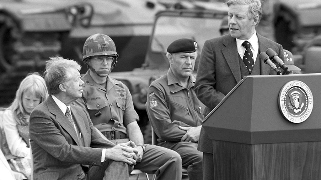 Chancellor Helmut Schmidt (at the lectern) with US President Jimmy Carter