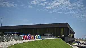 Conference centre and a sign reading "México"