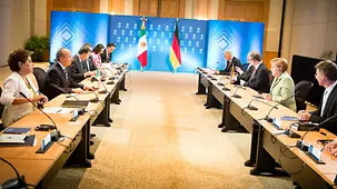 The Mexican and German delegations meet.
