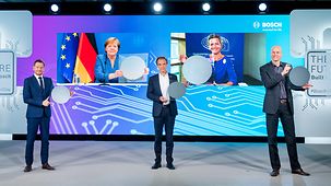 Bundeskanzlerin Angela Merkel ist zur Eröffnung einer Halbleiter-Fabrik der Robert-Bosch GmbH in Dresden zugeschaltet