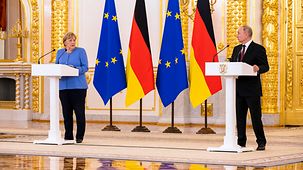 Bundeskanzlerin Angela Merkel und Wladimir Putin, Russlands Präsident, bei einer gemeinsamen Presekonferenz.