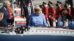 Bundeskanzlerin Angela Merkel auf dem Flughafen in Tirana.