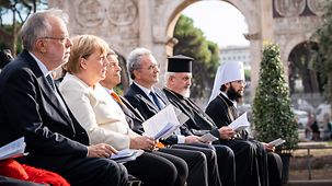 Bundeskanzlerin Angela Merkel während der Abschlussfeier eines interreligiösen Friedensgebets der Gemeinschaft Sant' Egidio.