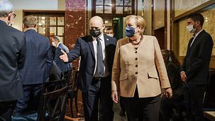 Bundeskanzlerin Angela Merkel mit Naftali Bennett, Israels Premierminister.