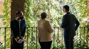 Bundeskanzlerin Angela Merkel und Pedro Sanchez, Spaniens Ministerpräsident, im Gespräch.
