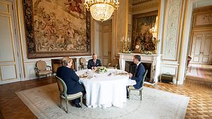 Gemeinsames Miittagessen von Bundeskanzlerin Angela Merkel, Begliens König Philippe und Alexander De Croo, Belgiens Premierminister.