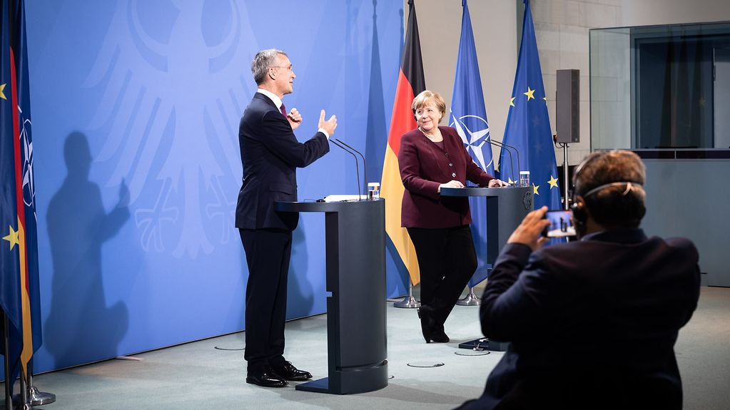 Federal Chancellor Angela Merkel and NATO Secretary General Jens Stoltenberg at a joint press briefing.