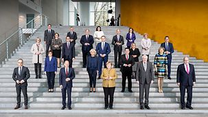 Group photo of the caretaker Federal Government after what is expected to be the last cabinet meeting led by Angela Merkel.