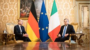 Federal Chancellor Olaf Scholz and the Italian Prime Minister Mario Draghi.