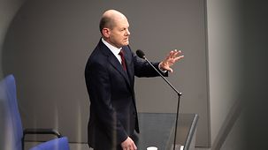 Federal Chancellor Olaf Scholz issuing a government statement in the Bundestag.