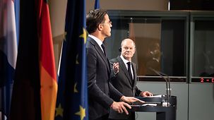 Federal Chancellor Olaf Scholz and Mark Rutte, Prime Minister of the Netherlands, at a joint press briefing.