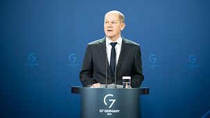 Bundeskanzler Olaf Scholz spricht auf der Pressekonferenz zur Kabinettklausur.