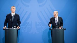 Federal Chancellor Olaf Scholz in conversation with NATO Secretary General Jens Stoltenberg.