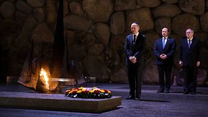 Bundeskanzler Olaf Scholz in Israel während eines Besuchs der Gedenkstätte Yad Vashem.