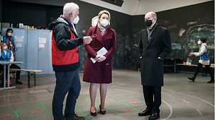 Federal Chancellor Olaf Scholz visits the arrival centre in Berlin-Tegel with Franziska Giffey, Berlin’s mayor.