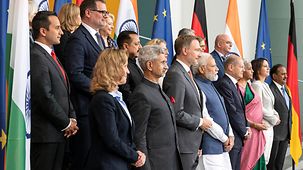 Familienfoto der Deutsch-Indischen Regierungskonsultationen.