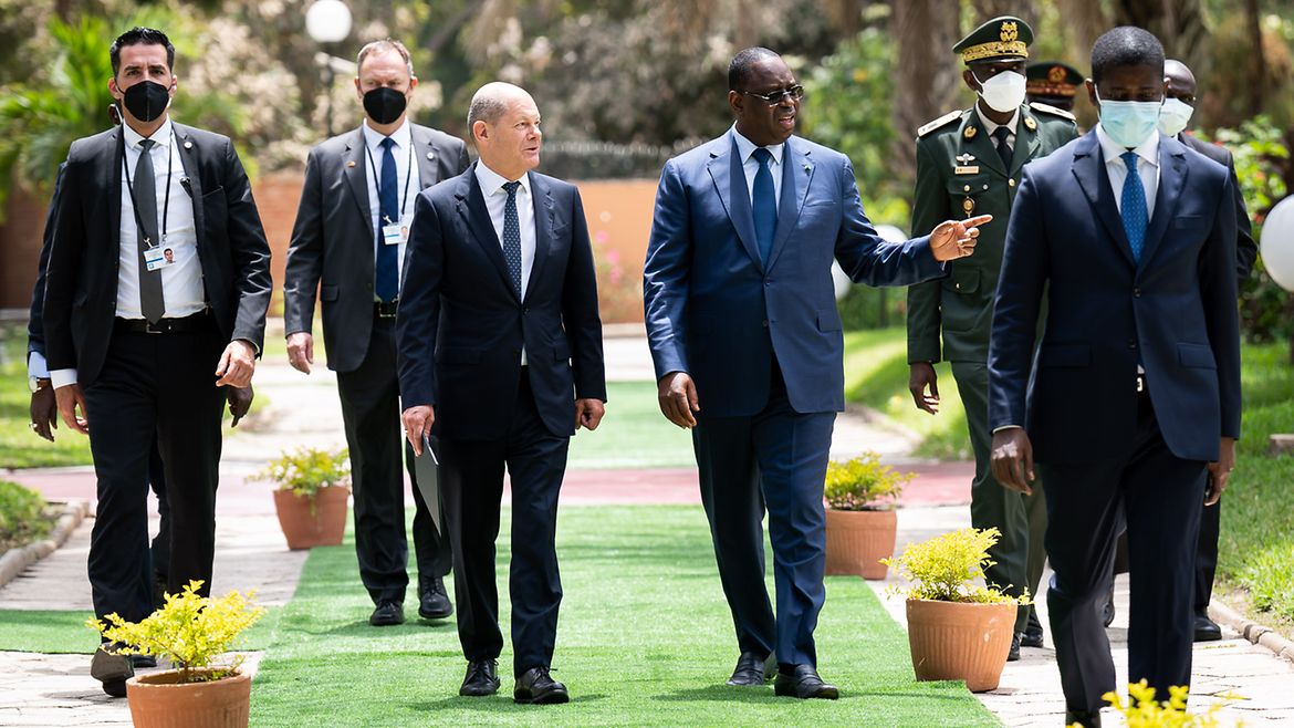 Am Sonntag wurde Olaf Scholz in Dakar vom Präsidenten der Republik Senegal, Macky Sall, empfangen.