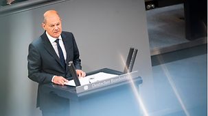 Federal Chancellor Olaf Scholz speaking in the Bundestag.