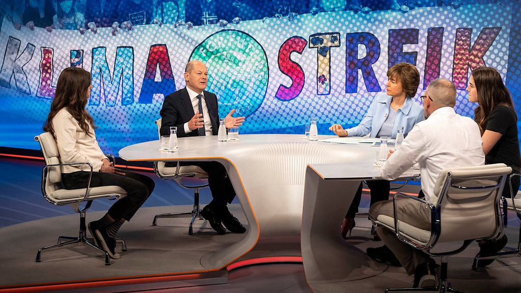 Federal Chancellor Olaf Scholz in the TV studio for the show "Maybrit Illner".