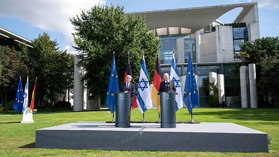Bundeskanzler Olaf Scholz und Jair Lapid, Israels Premierminister, bei gemeinsamer Pressekonferenz.
