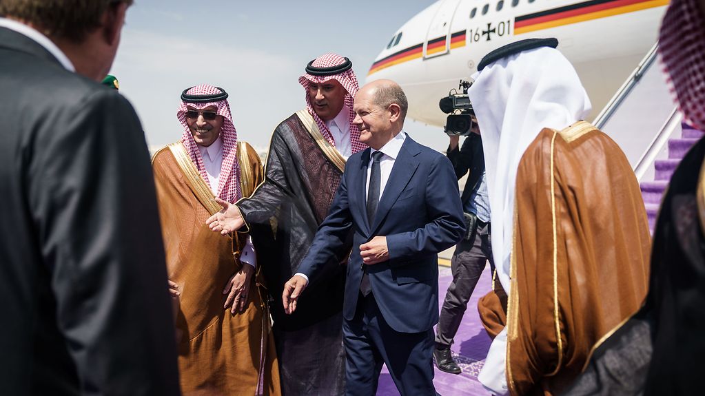 Arrivée du chancelier fédéral Olaf Scholz en Arabie saoudite