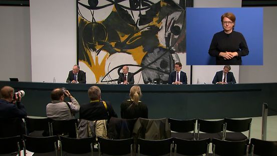 Bundeskanzler Scholz, Ministerpräsident Weil und Ministerpräsident Wüst im Anschluss an die Beratung der Regierungschefinnen und Regierungschefs der Länder