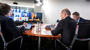 Federal Chancellor Olaf Scholz at a G7 video conference.