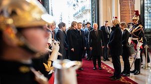 Bundeskanzler Olaf Scholz und Emmanuel Macron, Frankreichs Präsident, in der Sorbonne.