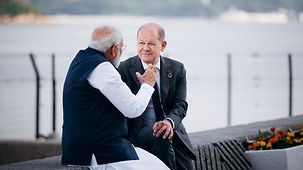 Bundeskanzler Scholz und Indiens Premierminister Narendra Modi bei einem Gespräch am Rande des Gipfels.