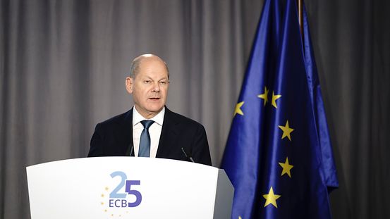 Together with Christine Lagarde, President of the ECB, Federal Chancellor Olaf Scholz attends the 25th anniversary celebration of the ECB.