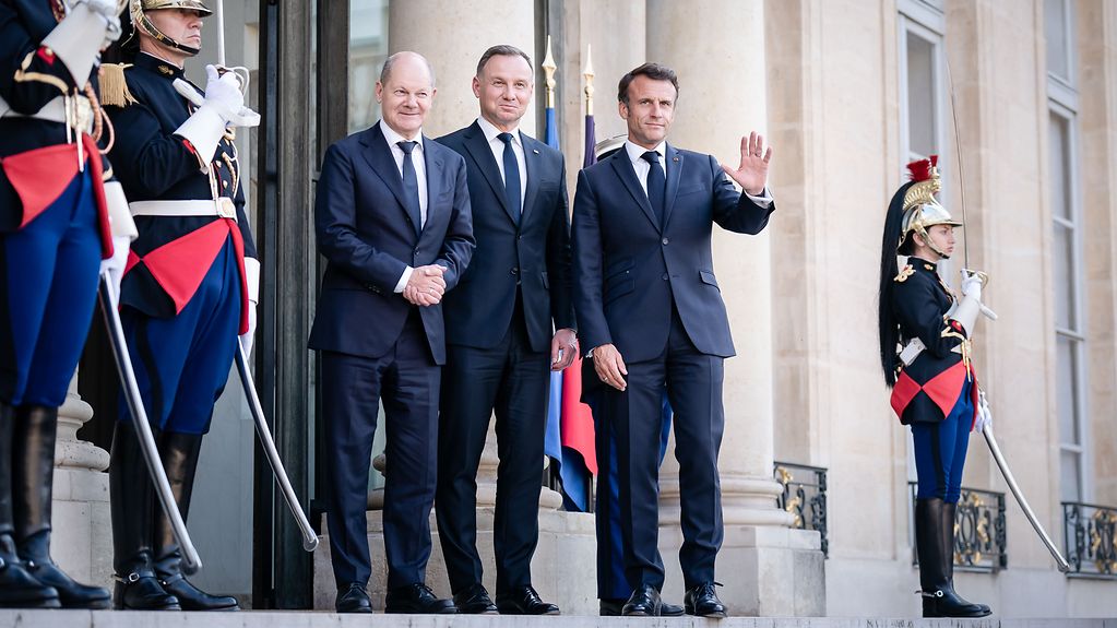 Federal Chancellor Scholz with the Presidents of France, Macron, and Poland, Duda.
