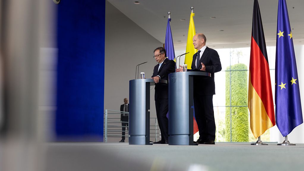 Kanzler Scholz gibt eine Pressekonferenz mit Kolumbiens Präsident Pedro