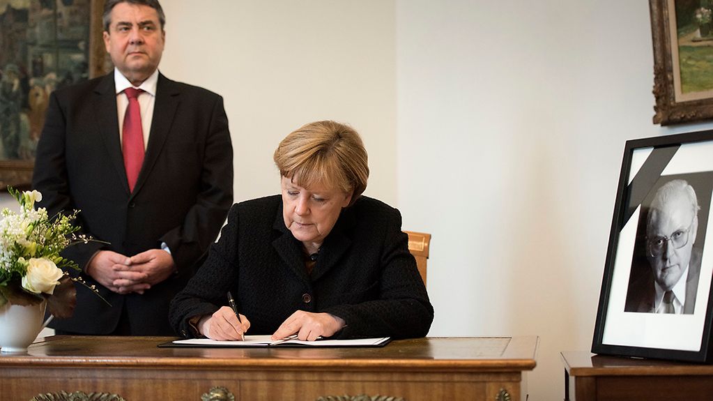 Bundeskanzlerin Angela Merkel kondoliert zum Tod von Roman Herzog.