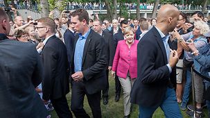 Bundeskanzlerin Angela Merkel beim Rundgang zum Tag der offenen Tür.
